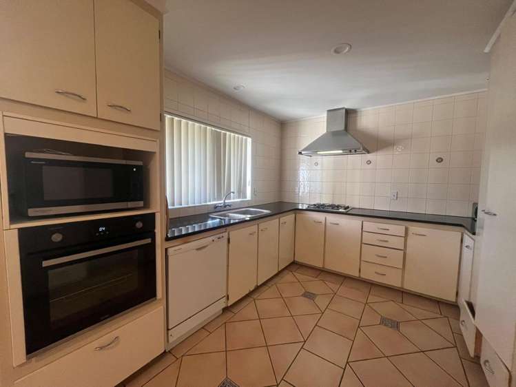 12 Wairata Place Te Atatu South_4