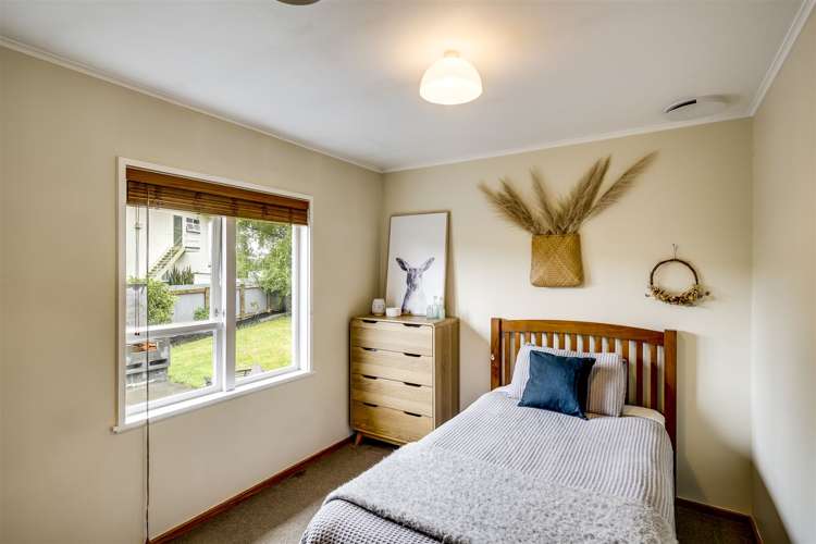 4 Holyrood Street Taradale_11