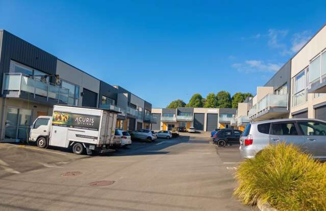 Modern High-Stud Warehouse & Office