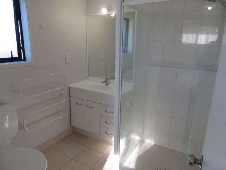 62a Beach Road Pahurehure_10