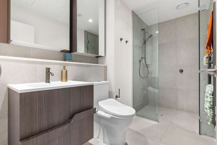 3305/10 Commerce Street City Centre_9