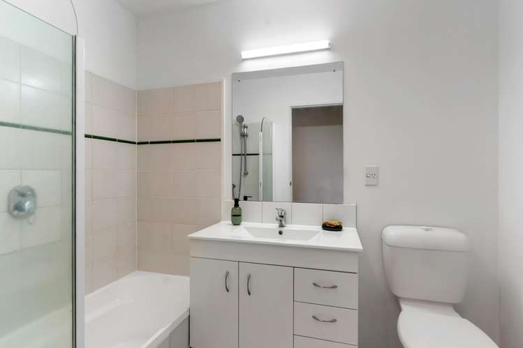 3/8 Tuscany Way Te Atatu Peninsula_15