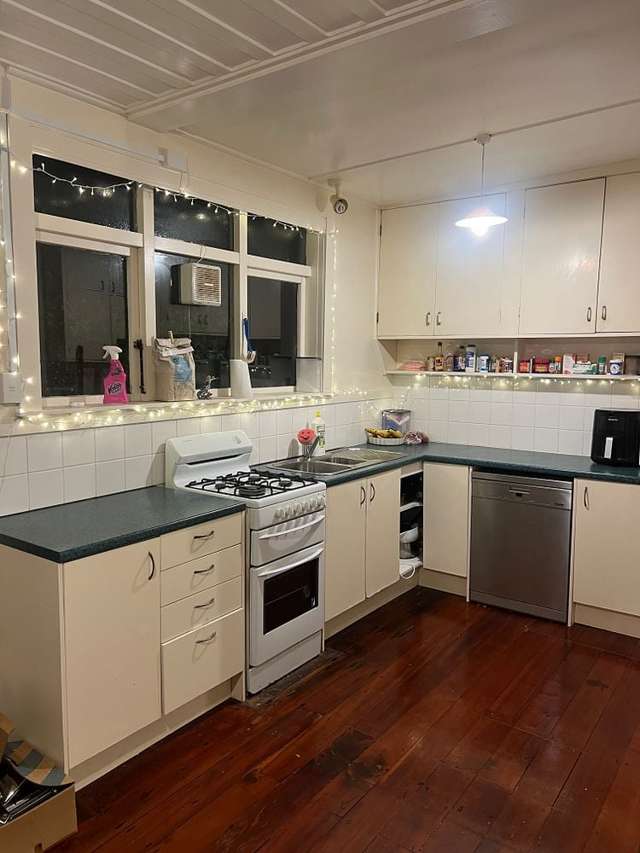 Beautiful Kelburn Flat