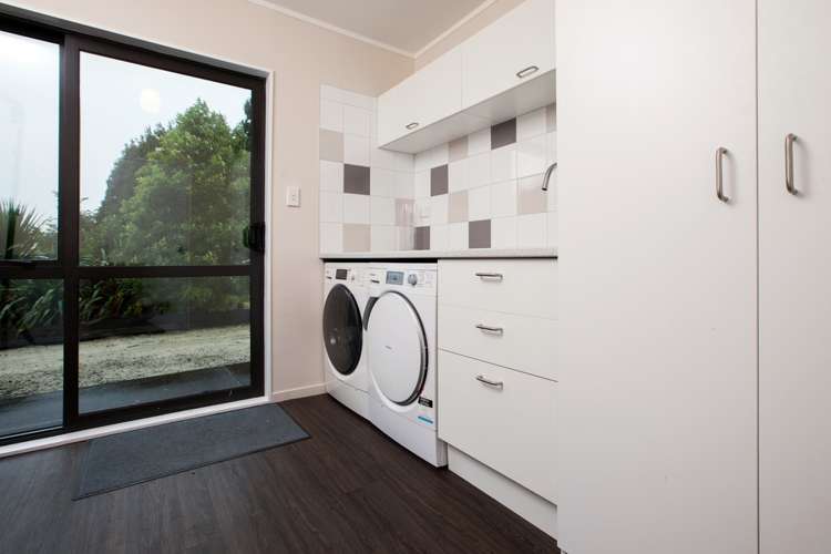 1825 Egmont Road Kaimiro_12