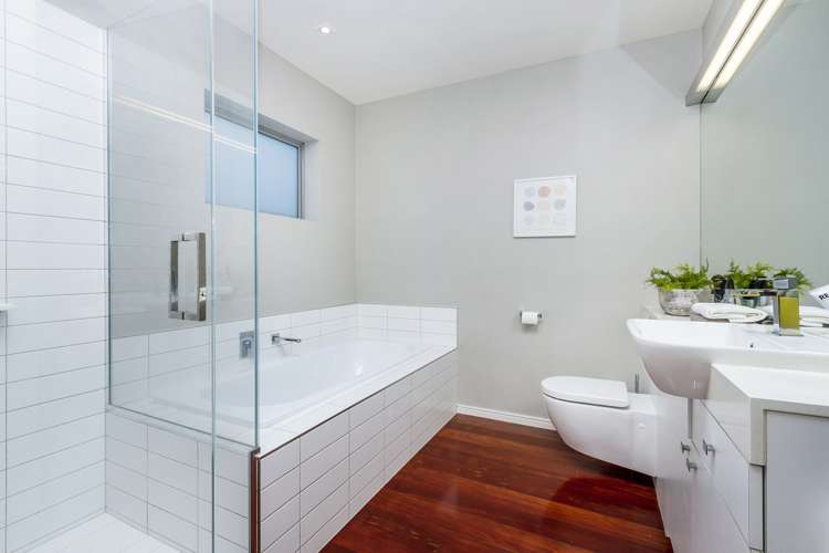 63 Beach Road Castor Bay_26