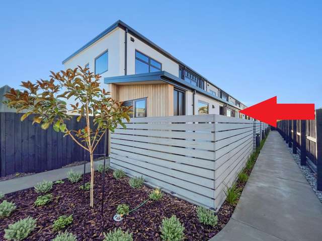 RICCARTON - MODREN TWO BEDROOM TOWNHOUSE WITH CARPARK