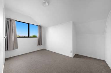 2/211 Weymouth Road_3