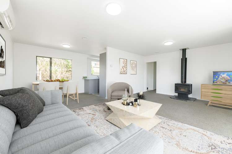 1/12 Netherlands Avenue Kelston_1