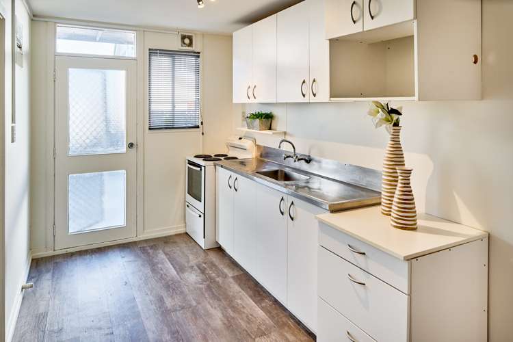 2/35 Mana Esplanade Paremata_5