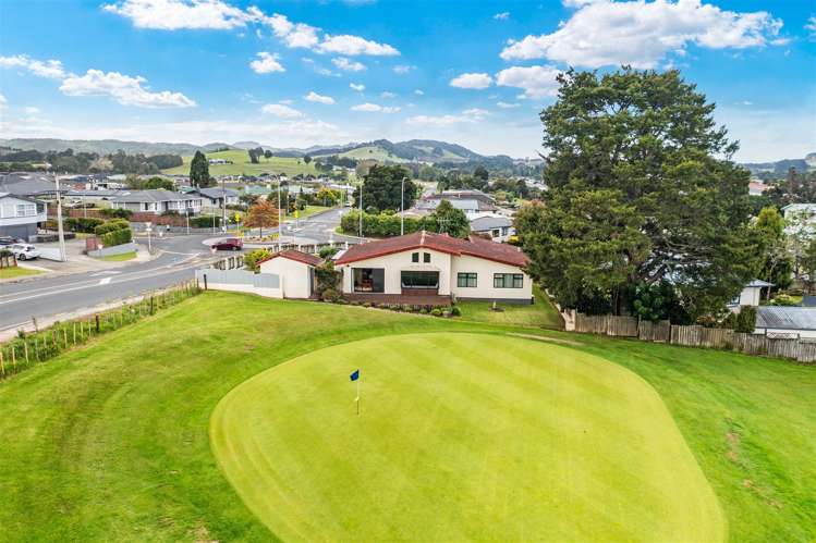 141 Paramount Parade_0