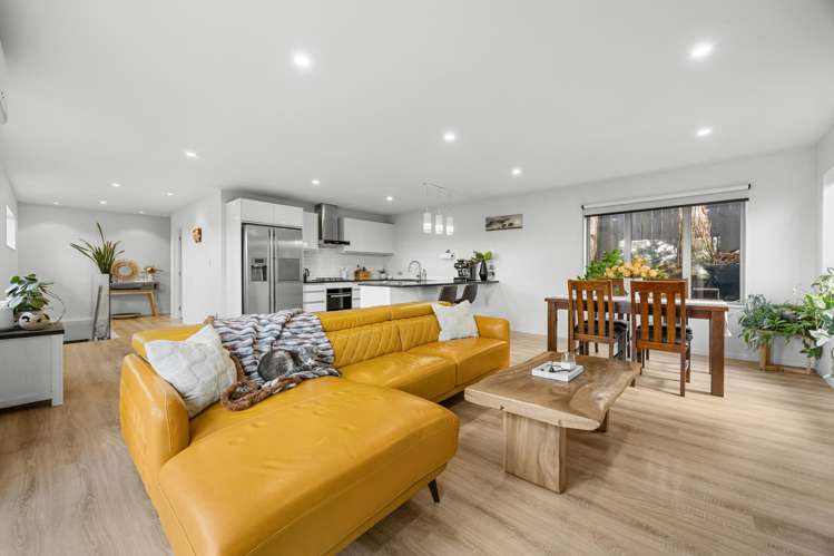 2/61 Albrecht Avenue_4
