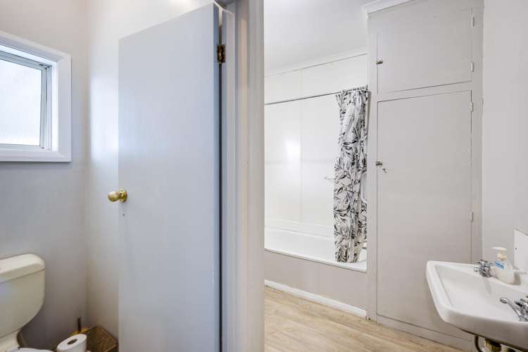 310 Park Road South Akina_9