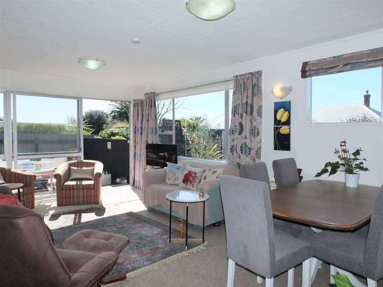 2/21 Oxford Street West End_7