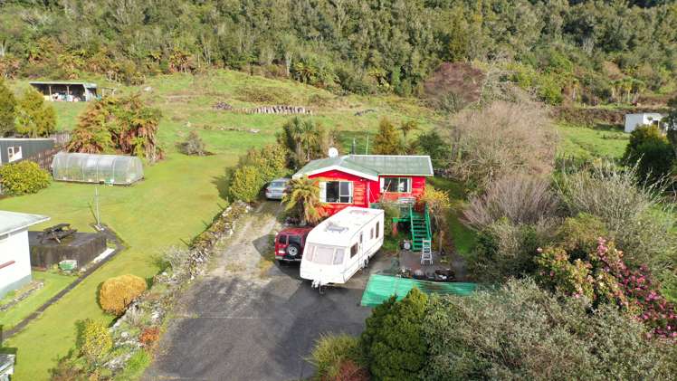 23 Main Road Whataroa_0