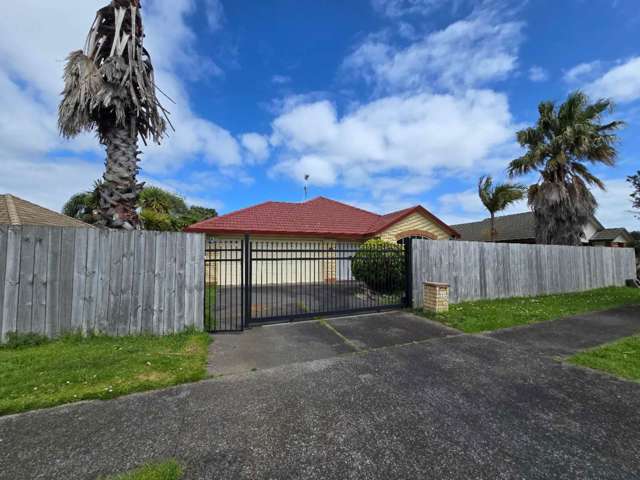 3 Bed Fully Fenced Newly Refurbished