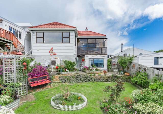 Wow... Views And Self-Contained Bedroom Downstairs