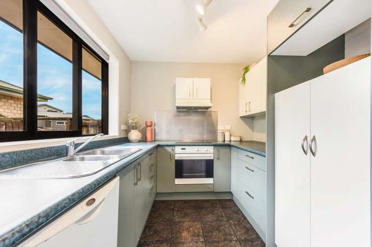 6 Carleton Place Toi Toi_6