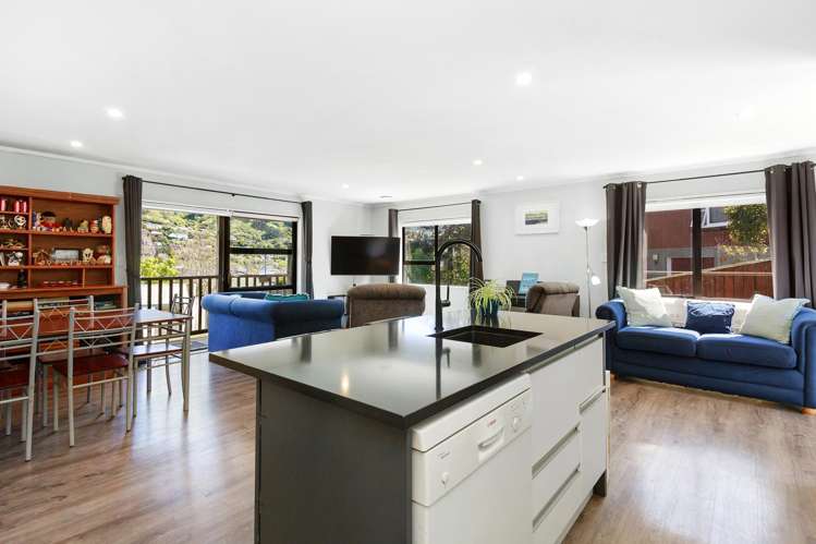 9A Kowhai Street Tawa_3