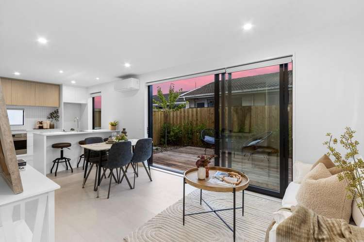 2/49 Laurence Street Waltham_3