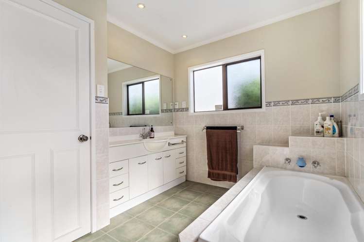 15 Flagstaff Place Massey_27