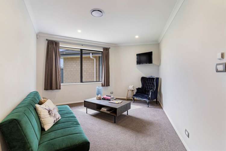 1 Coach Road Kingseat_15