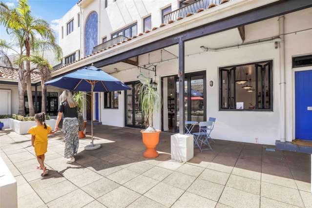 Vacant & Owner Says LEASE or SELL!