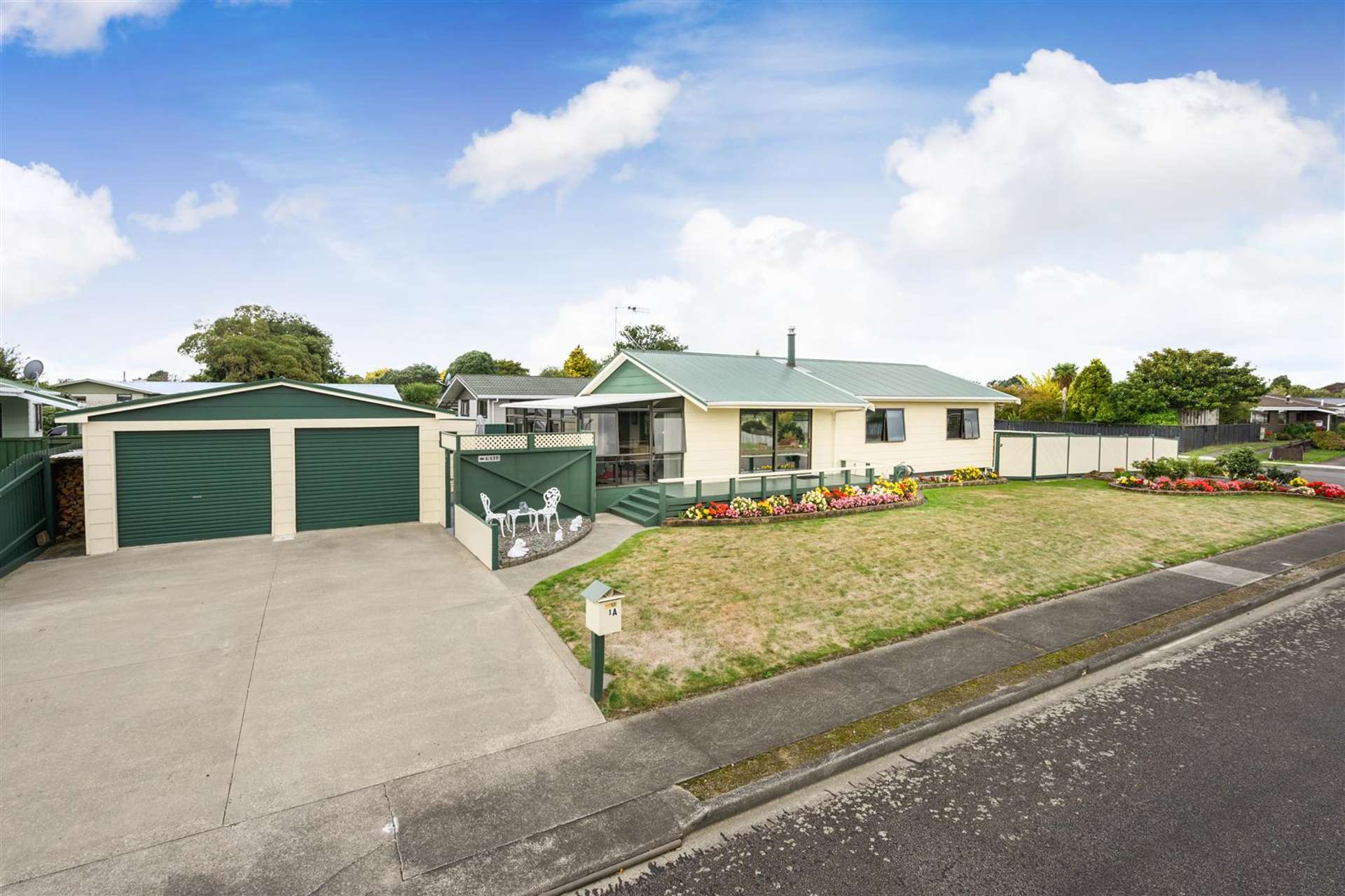 1A Oldfield Place Bulls_0