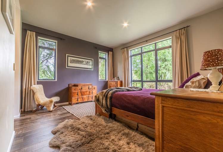 5693 West Coast Road Springfield_15