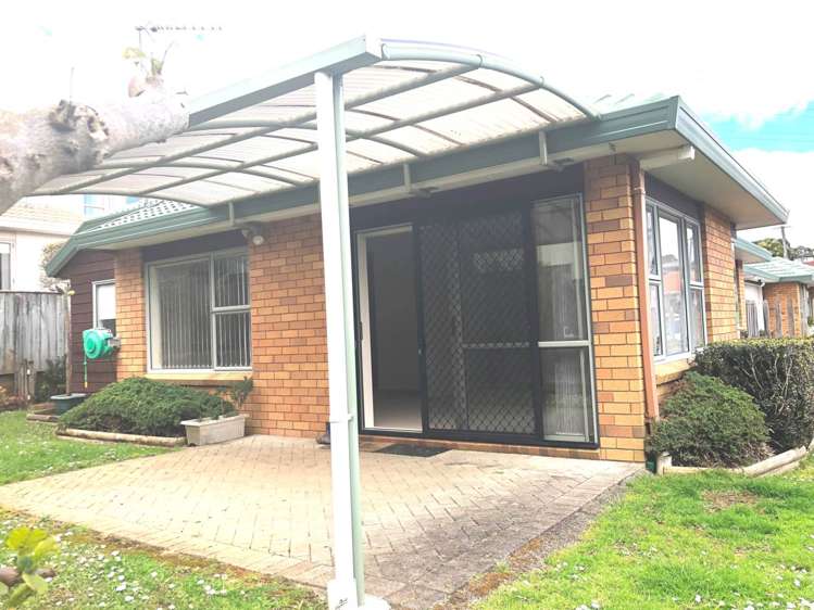 2/2 Carlton Street Hillsborough_9