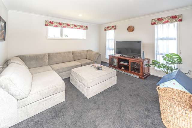 16 Magnolia Crescent Tawhero_3