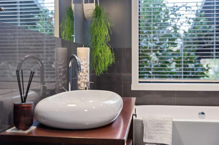 8 Beachview Grove Peka Peka_32