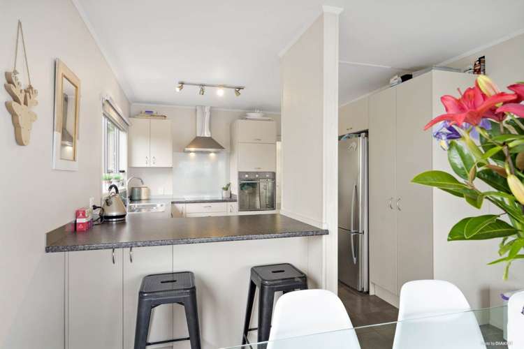 6 Pahi Place West Harbour_11