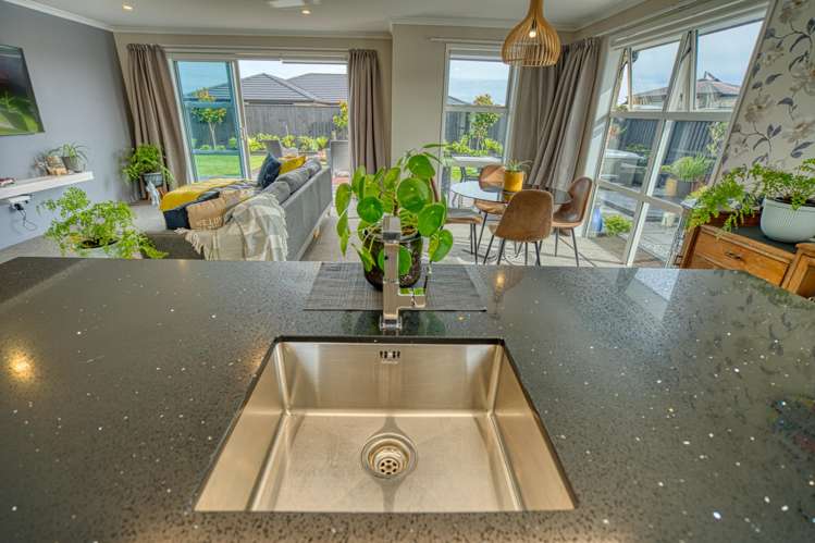 174 Coulson Road Paroa_18