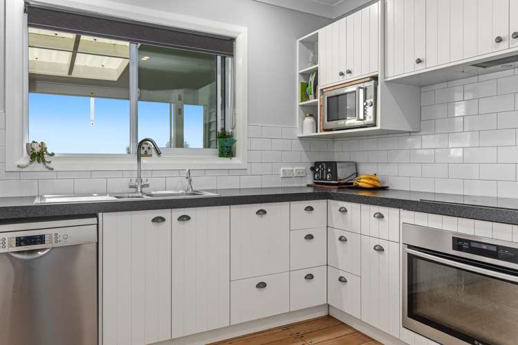 199 Paroa Road Coastlands_5