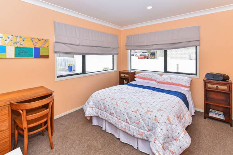 25 Castlehill Court Wattle Downs_17