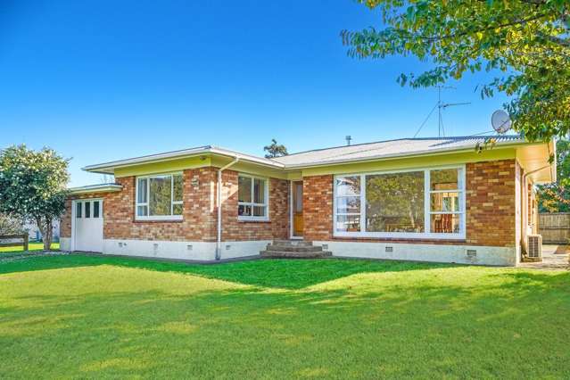 1960's Brick Beauty - Perfectly Positioned