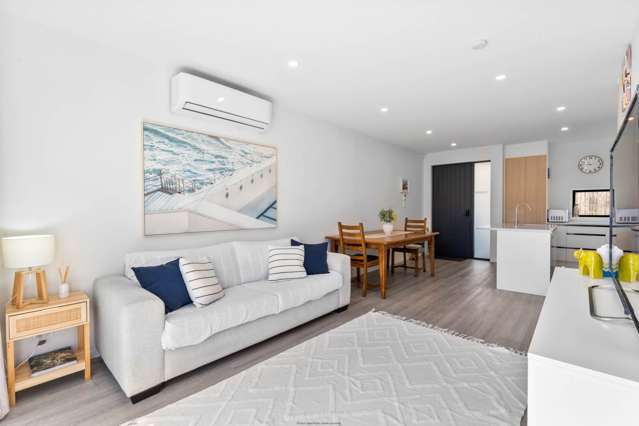 14 Dorothy Thorpe Way New Lynn_3