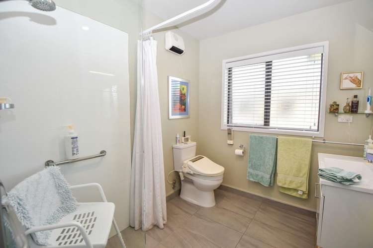 8 Ashmore Park Road Carterton_14