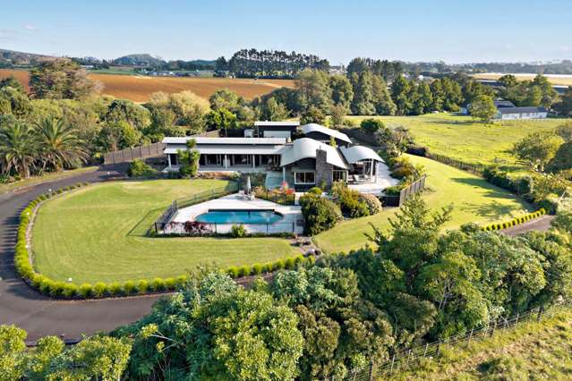 NORTH-FACING AWARD WINNER + POOL, OFFICE, WORKSHOP