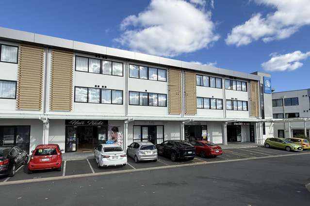 MODERN ROAD FRONT RETAIL / SHOWROOM