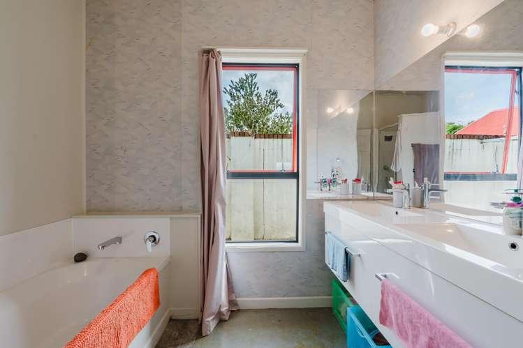 169 River Road Hamilton East_15