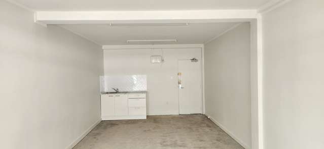 Front Shop/23 Bay Road Kilbirnie_3