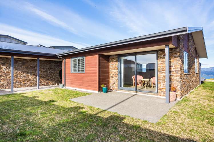 94 Cedarwood Street Woodridge_22