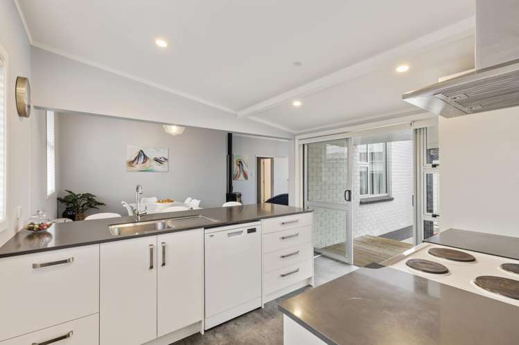 27 Tukapa Street Westown_6