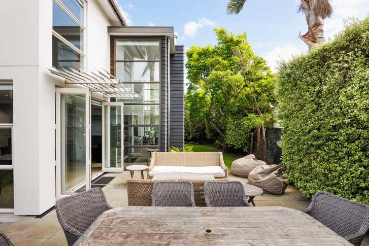 297 Fitzherbert Avenue West End_13