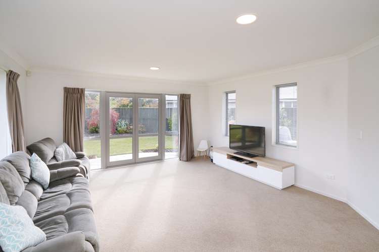 16 Barnsley Crescent West Melton_5