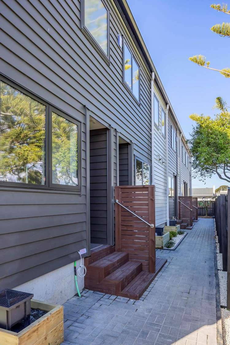1,2,3,6/21 Peachgrove Road Te Atatu Peninsula_10