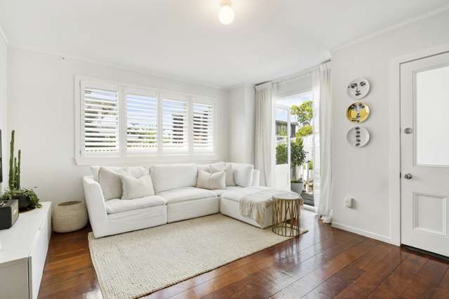 2/12 Webber Street Westmere_1