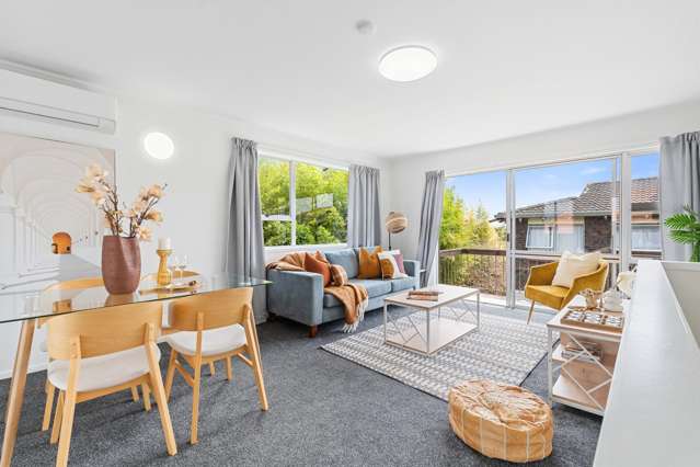 Sunny & Renovated 3-Bedroom End Unit