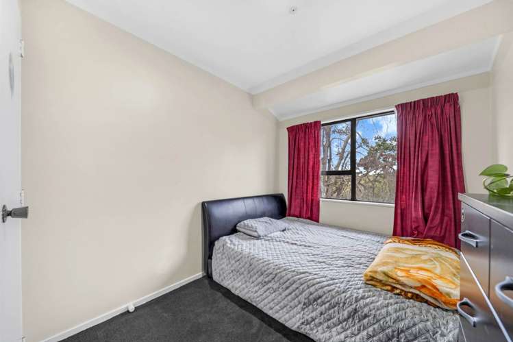 2/33 Seaward Place Wattle Downs_1